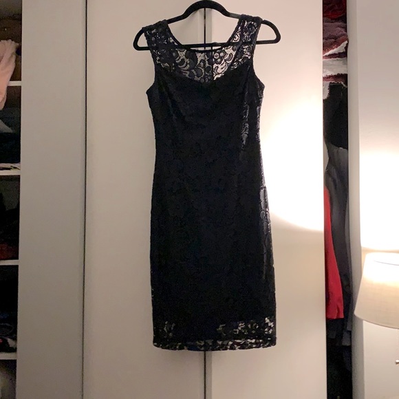 le chateau Dresses & Skirts - Lace black dress